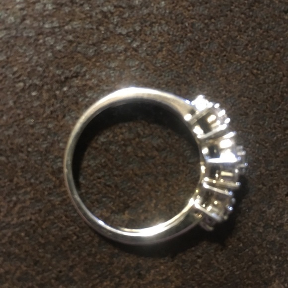 Sterling Silver Ring ornamented with florets - Picture 3 of 5